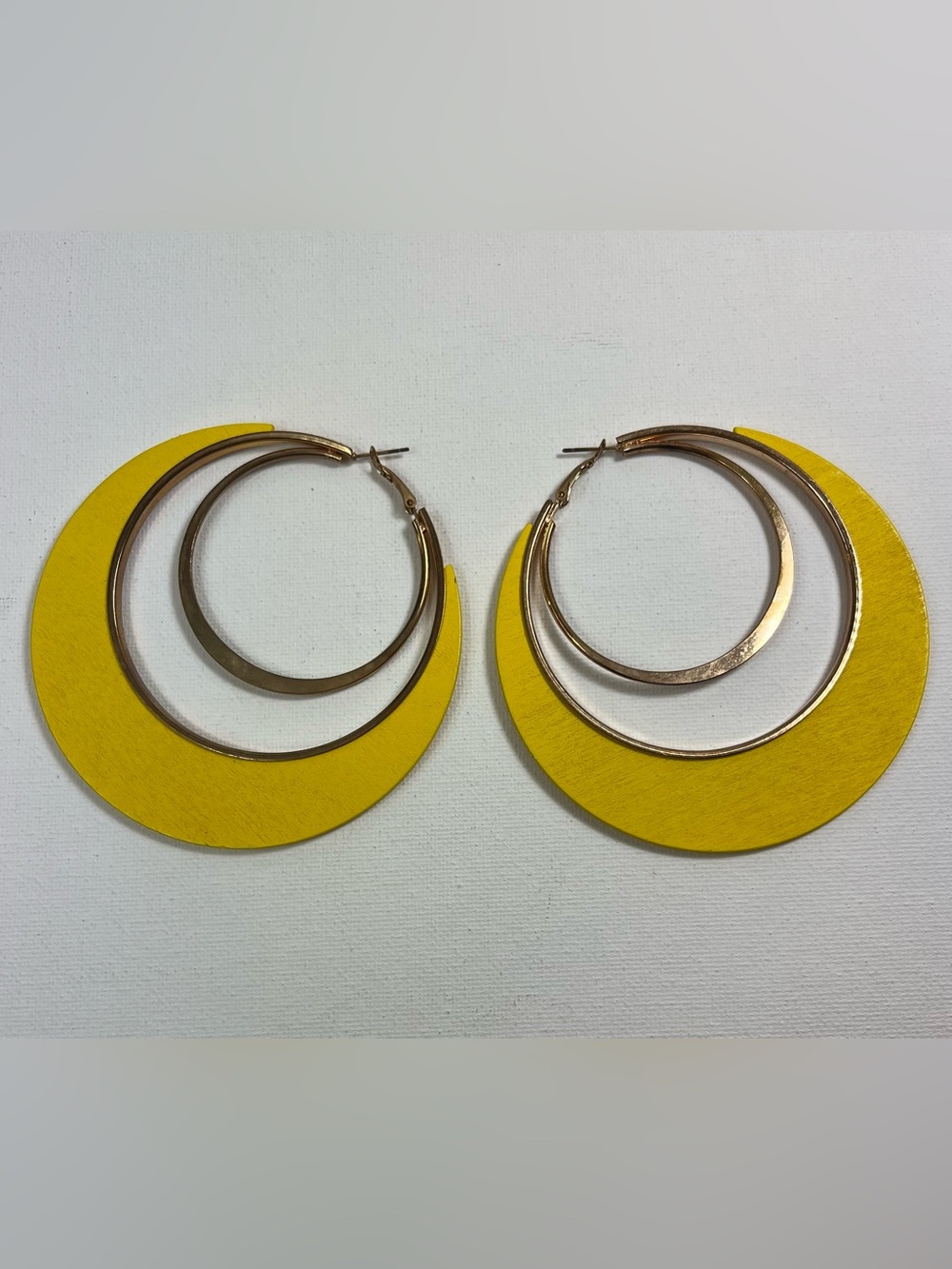 VTG Retro Boho Layered Double Hoop Earrings Yellow Wood Gold Tone Statement 3.5”